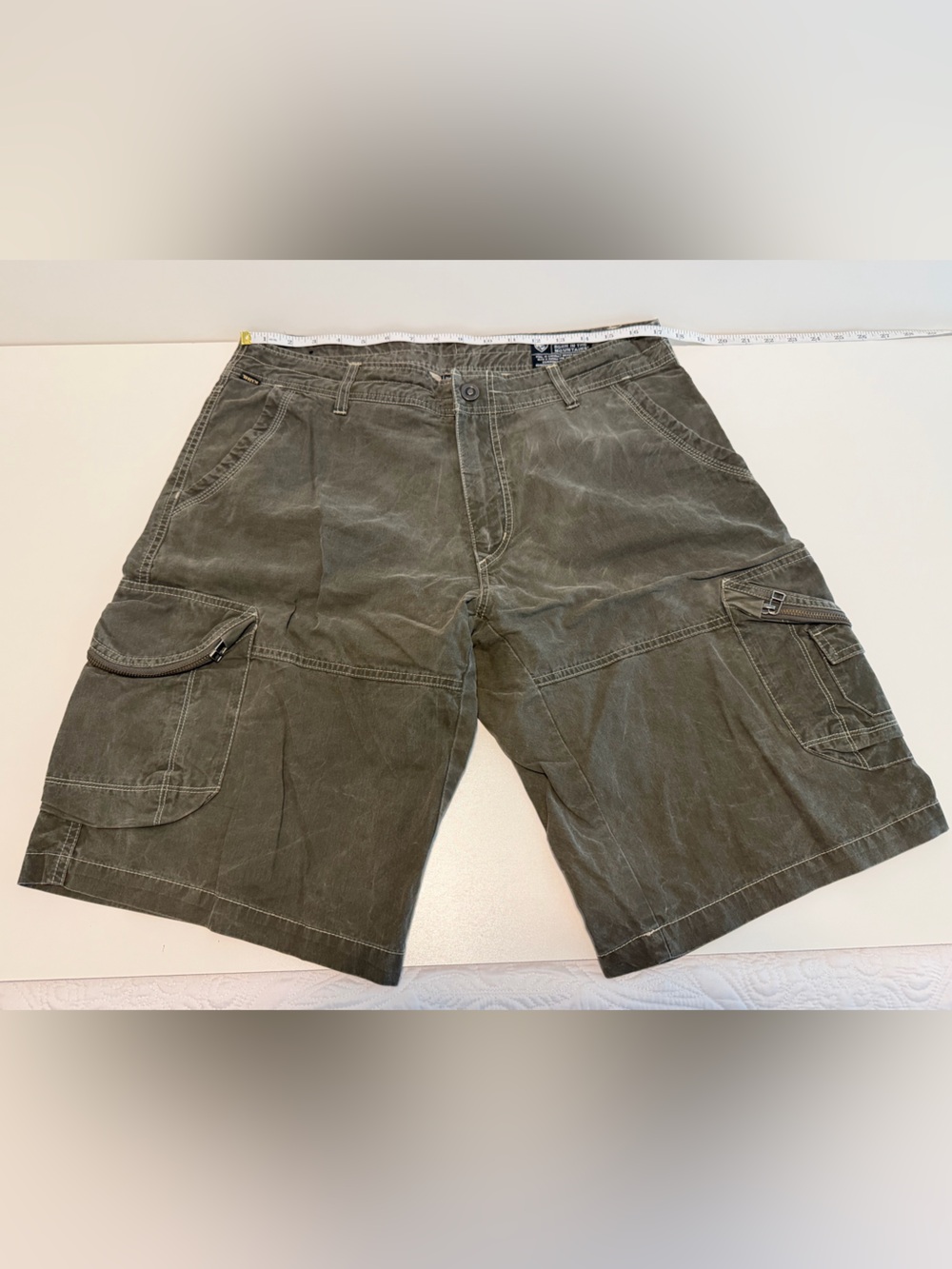 Kuhl Men's Distressed Cargo Shorts in Faded Green